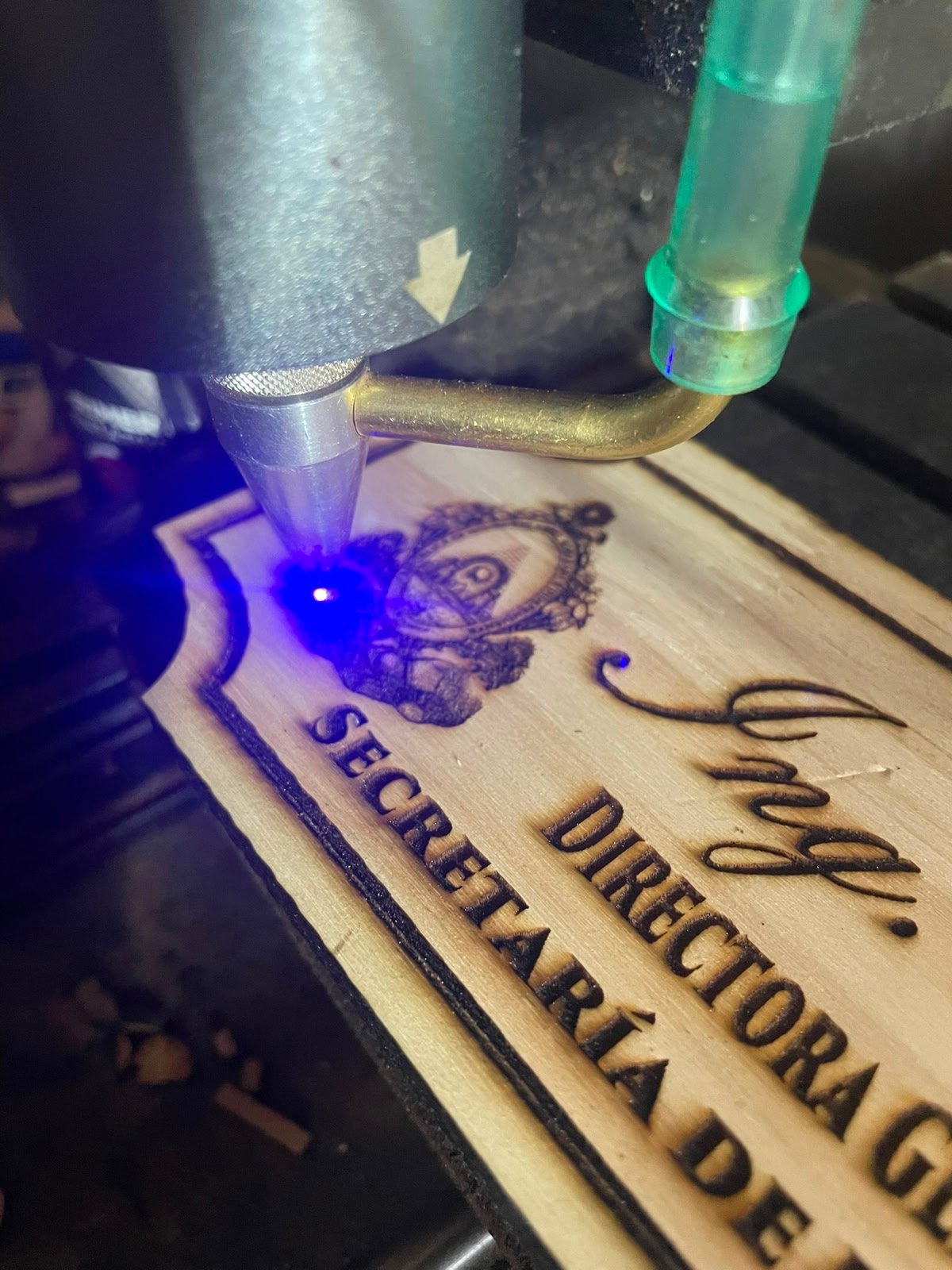 Proceso grabado láser en madera — Hannover Laser Honduras